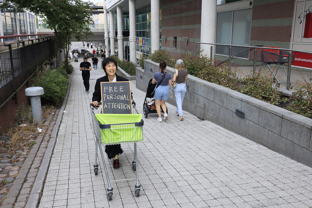 _mr51276_53951336169_l