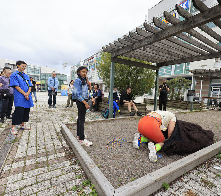 _mr51487_53950108937_l